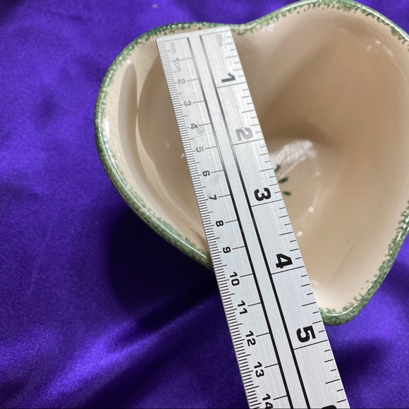 📌 Vintage 1996 Set of 2 Hand Painted Heart Bowl’s never used! Original Box! - Picture 9 of 13